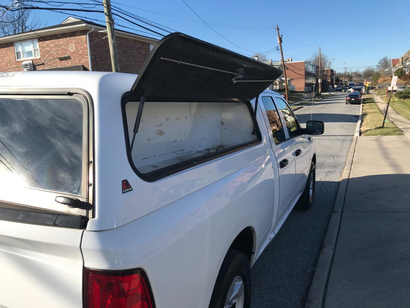 2017 White /Gray RAM 1500 1500 (1C6RR6FG4HS) with an 3.6 V6 engine, Automatic transmission, located at 577 Chester Pike, Prospect Park, PA, 19076, (610) 237-1015, 39.886154, -75.302338 - Photo#18